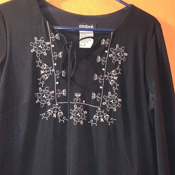 *3 for $25* Ombré Black w/ design on front, n trim in white size 12 - Picture 2 of 4